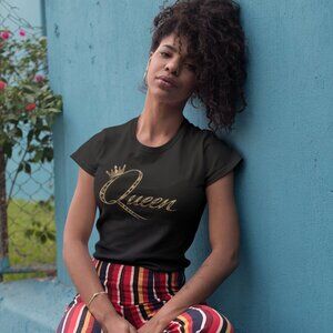 Queen Shirt for Women – Gold Crown Graphic Tee, Cute Empowering T‑Shirt